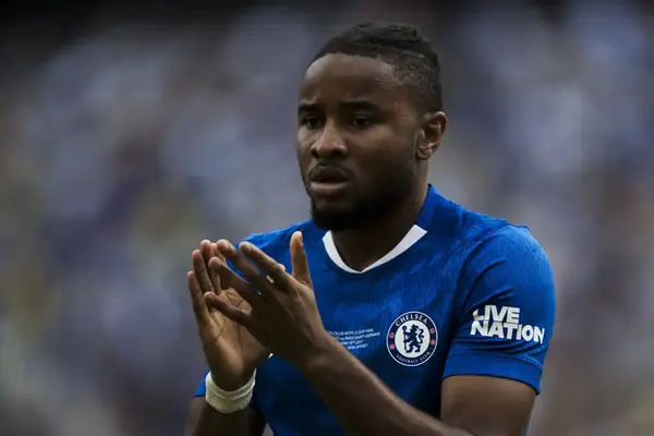 Man United menghubungi Chelsea ‘selama akhir pekan’ sebagai langkah seharga £ 43 juta dengan peringkat ke depan memanas