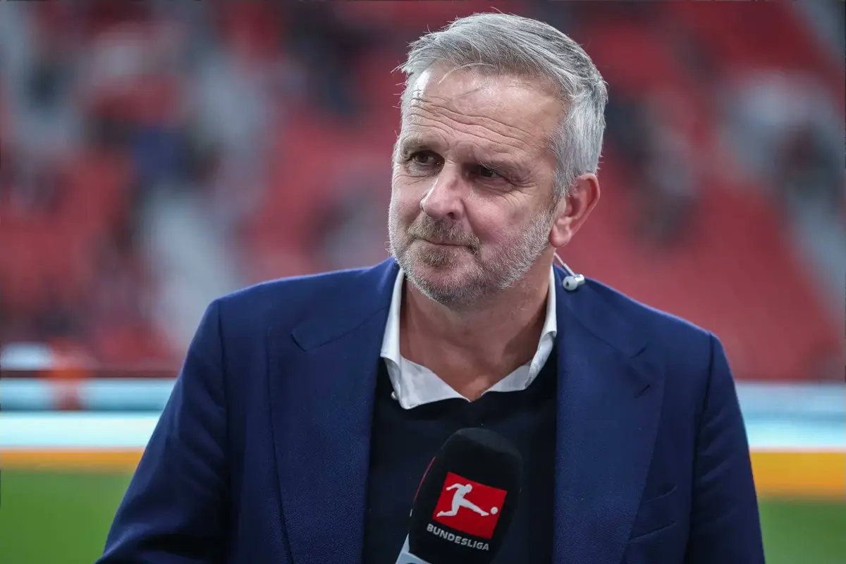 Hamann Tidak Setuju Dengan Gary Neville Saat Dia Membuat Prediksi 25 Gol Semusim Tentang Bintang Man United yang “Luar Biasa”