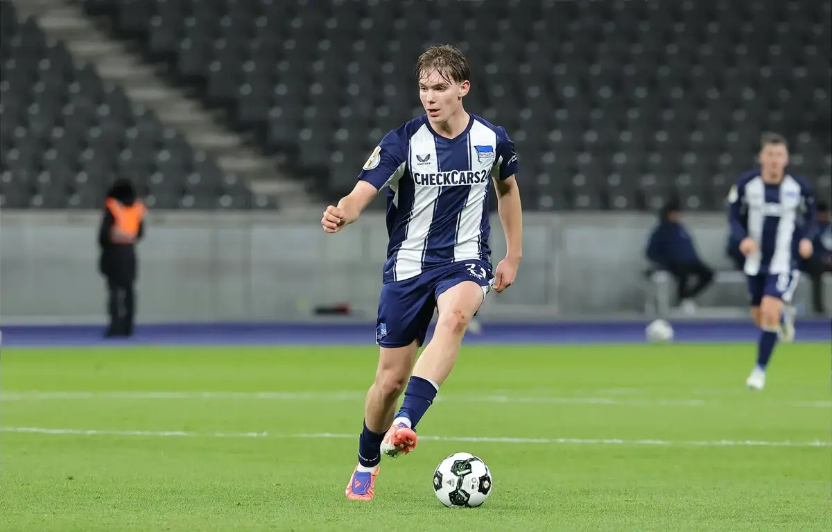 Man Utd dan Arsenal ‘Memimpin’ Perlombaan Untuk Mendatangkan Remaja Yang Telah Dibandingkan Dengan Pemenang Liga Champions 6x