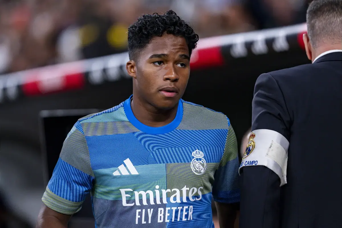 Man Utd Membuat Keputusan Transfer Besar Pada Wonderkid Brasil Saat Romano Mengonfirmasi “Pembicaraan Lanjutan”